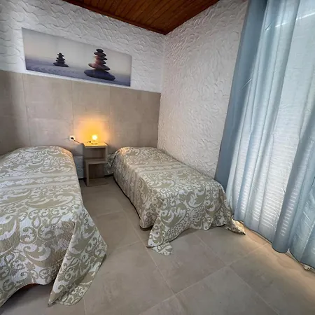 Americas 4- Bedrooms Parking Private Villa *