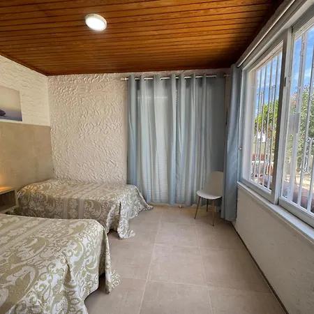 Americas 4- Bedrooms Parking Private *