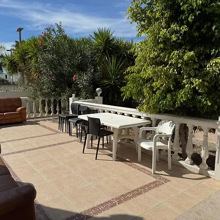 Americas 4- Bedrooms Parking Private Villa